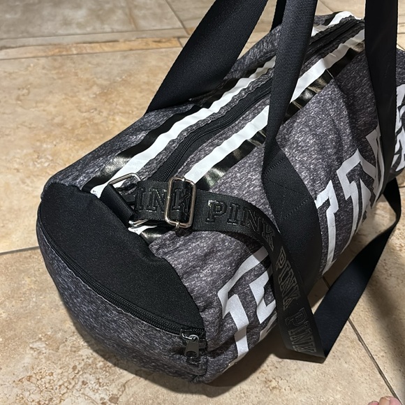 Pink travel / bag Logo in front size 20x10x12 - Picture 3 of 10